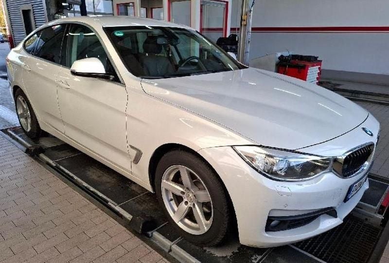 Gebraucht BMW 318 Gran Turismo Advantage 150 PS (110 kW) 2016 Weiß Limousine