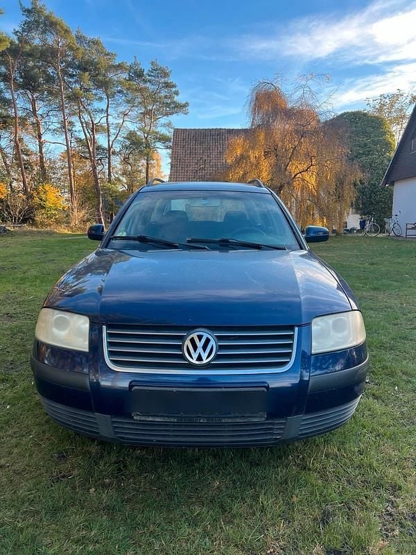 Blau Gebraucht 2001 VW Passat Kombi | 1.200 € (Fairer Preis) - Bild 1/4