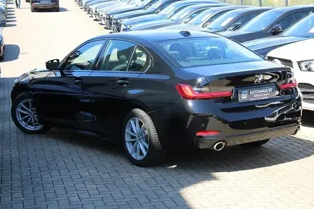 Gebraucht BMW 318 Shadowline 156 PS (114 kW) 2024 Schwarz Limousine