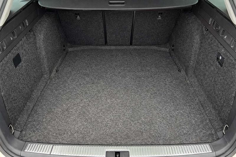 Gebraucht Skoda Superb Style 156 PS (114 kW) 2020 Weiß Kombi