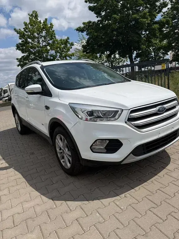 Gebraucht Ford Kuga Titanium 150 PS (110 kW) 2018 Weiß SUV