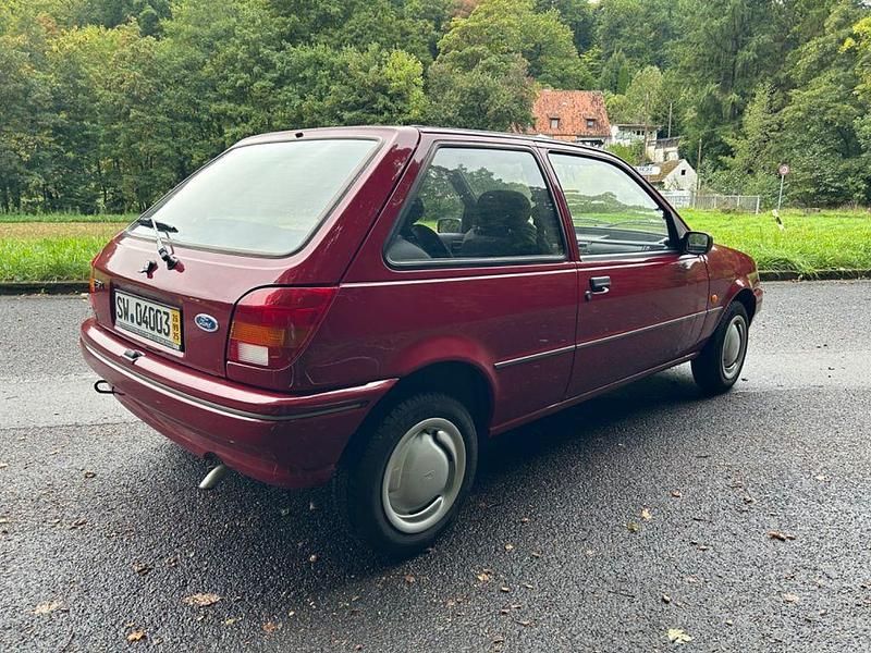 Gebraucht Ford Fiesta 50 PS (36 kW) 1994 Rot Kleinwagen
