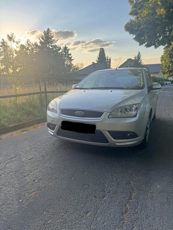 Silber Gebraucht 2007 Ford Focus Kleinwagen | 800 € (Superpreis) - Bild 1/4