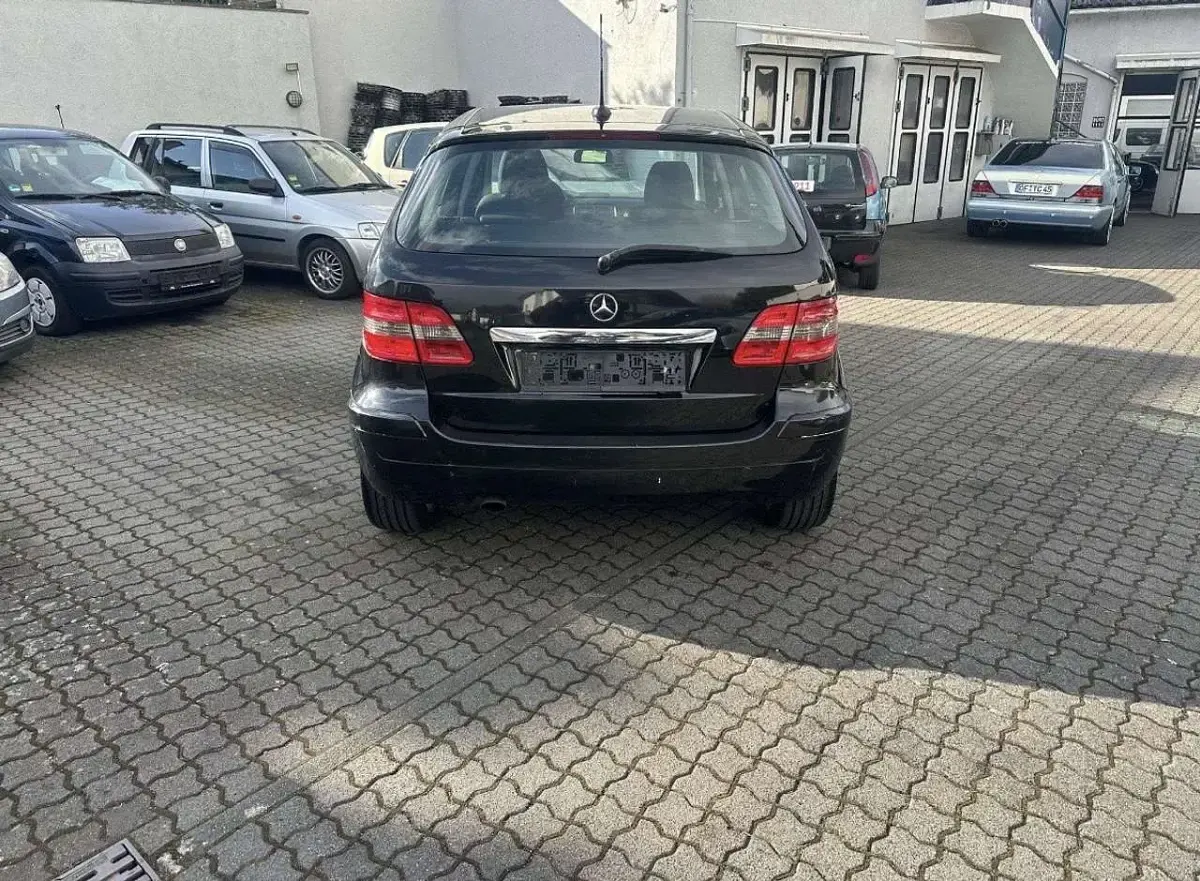 Gebraucht Mercedes B170 116 PS (85 kW) 2007 Kosmosschwarz  metalliclack Van / Kleinbus
