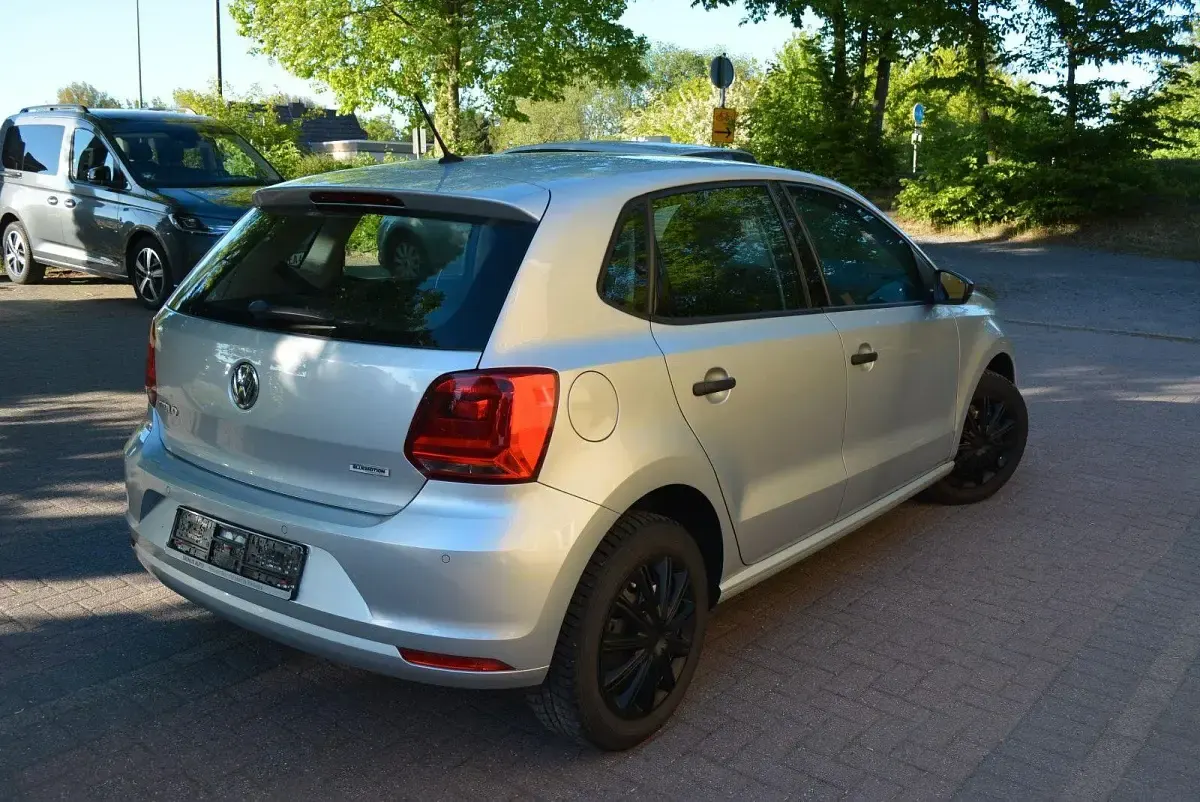 Gebraucht VW Polo Trendline 75 PS (55 kW) 2017 Silber Kleinwagen