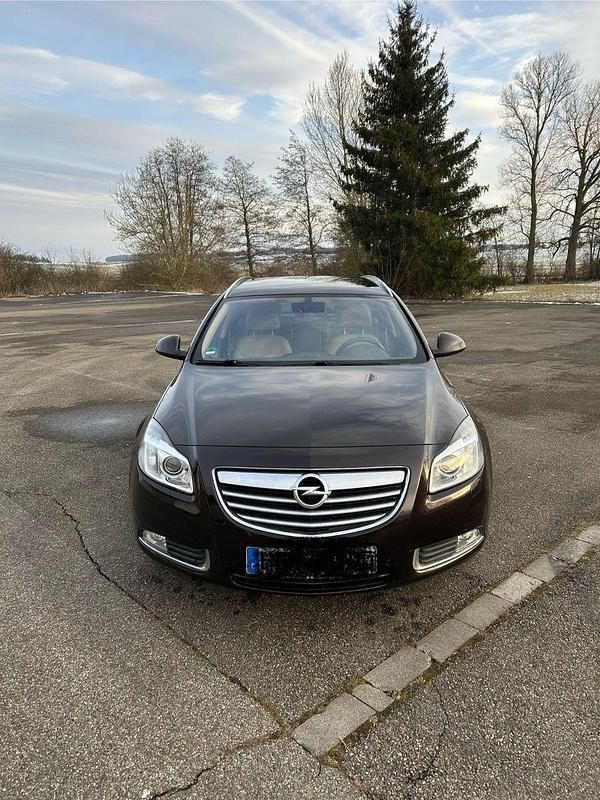 Braun Gebraucht 2011 Opel Insignia Kombi | 6.990 € (Etwas zu teuer) - Bild 1/4