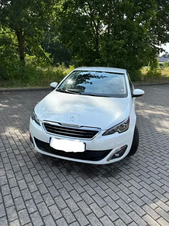 Gebraucht Peugeot 308 Allure 120 PS (88 kW) 2017 Weiß Limousine