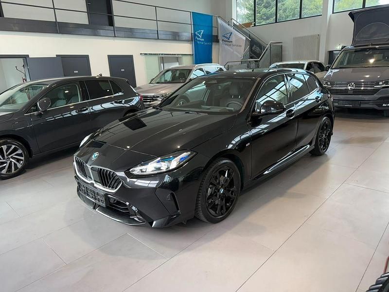 Schwarz Gebraucht 2024 BMW 120 M Sport Kleinwagen | 33.990 € (Superpreis) - Bild 1/4
