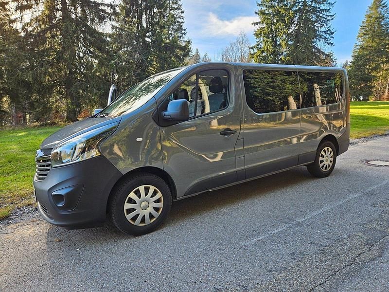 Grau Gebraucht 2016 Opel Vivaro Van | 16.500 € - Bild 1/4