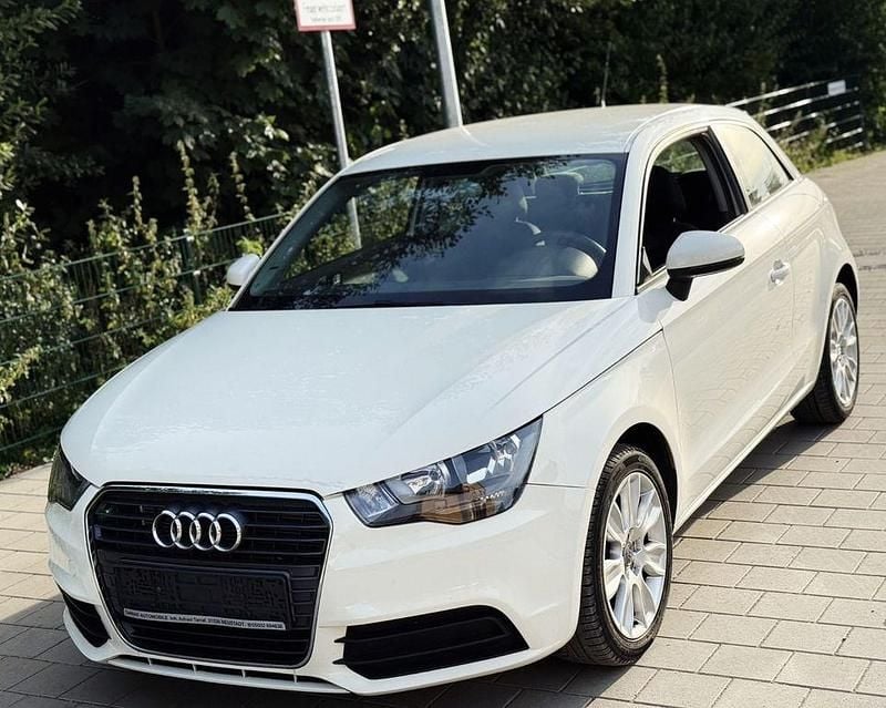 Amalfiweiss Gebraucht 2012 Audi A1 Attraction Kleinwagen | 6.000 € (Guter Preis) - Bild 1/4
