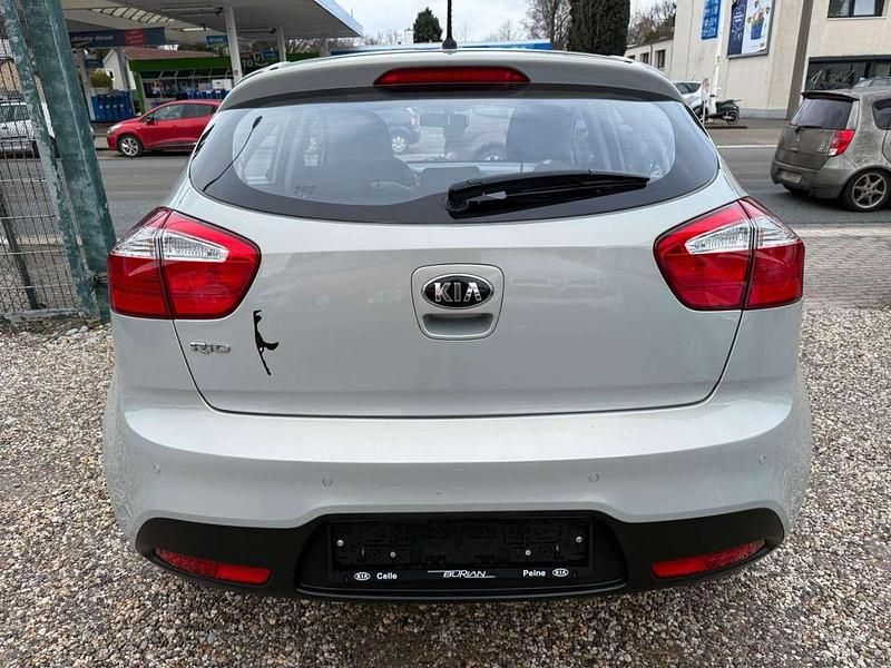 Gebraucht Kia Rio Edition 7 86 PS (63 kW) 2015 Silber Kleinwagen