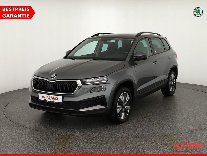 Grau Gebraucht 2024 Skoda Karoq SUV | 30.890 € (Guter Preis) - Bild 1/2
