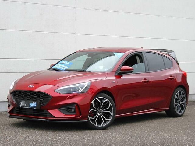 Gebraucht Ford Focus ST-Line 182 PS (133 kW) 2018 Rubyrot (metallic) Limousine