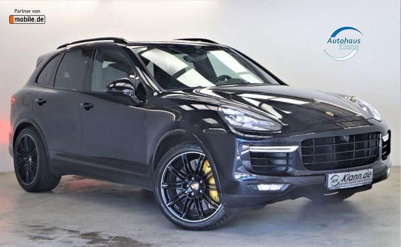 Schwarz Gebraucht 2015 Porsche Cayenne Turbo S Chrono SUV | 46.699 € (Fairer Preis) - Bild 1/4
