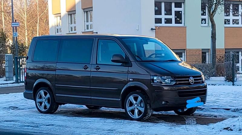 Gebraucht VW Caravelle 180 PS (132 kW) 2010 Braun Van / Kleinbus