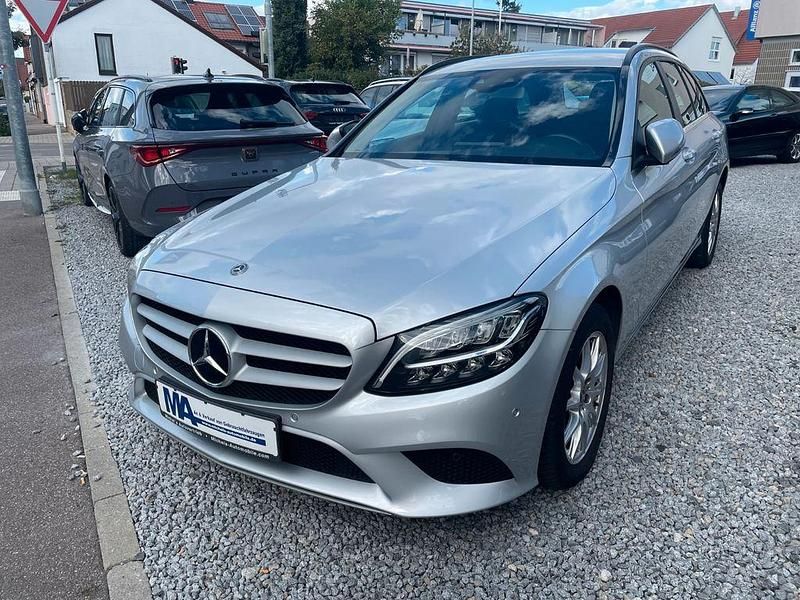 Silber Gebraucht 2019 Mercedes C220 Limousine | 19.220 € (Superpreis) - Bild 1/4