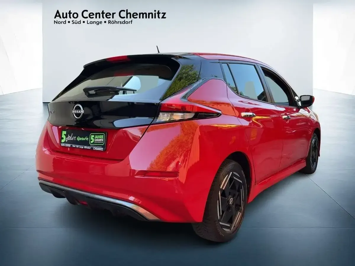 Gebraucht Nissan Leaf Acenta 110 kW (150 PS) 2022 Rot Kleinwagen
