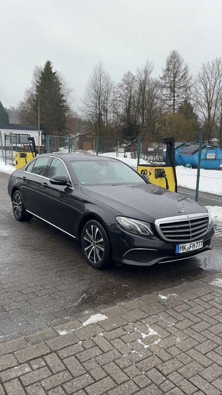 Schwarz Gebraucht 2017 Mercedes E200 Limousine | 20.900 € (Guter Preis) - Bild 1/4