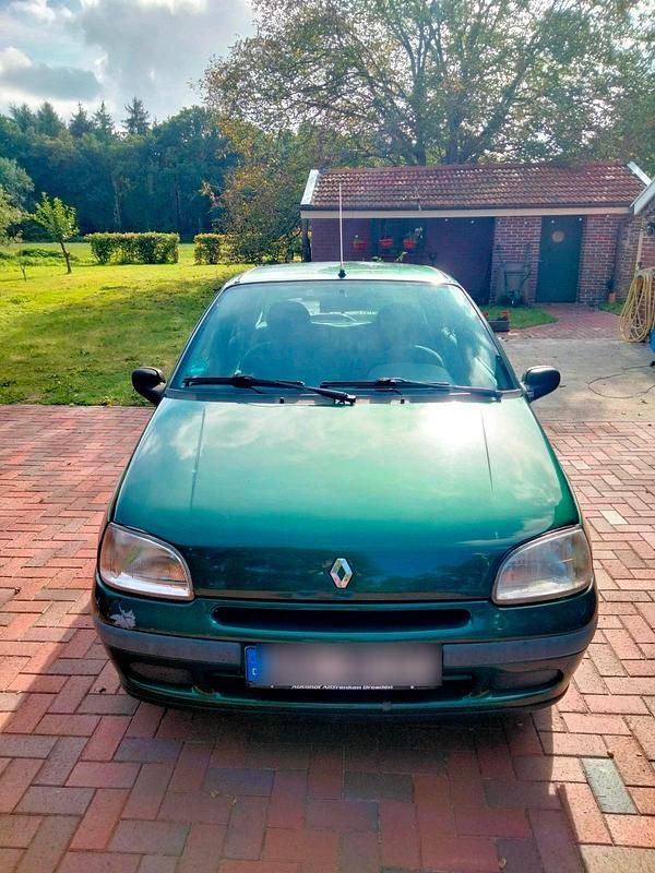 Grün Gebraucht 1997 Renault Clio Kleinwagen | 999 € - Bild 1/4
