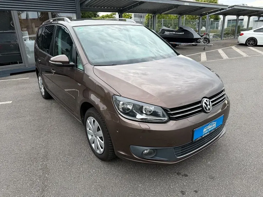 Gebraucht VW Touran Life 150 PS (110 kW) 2013 Braun Van / Kleinbus