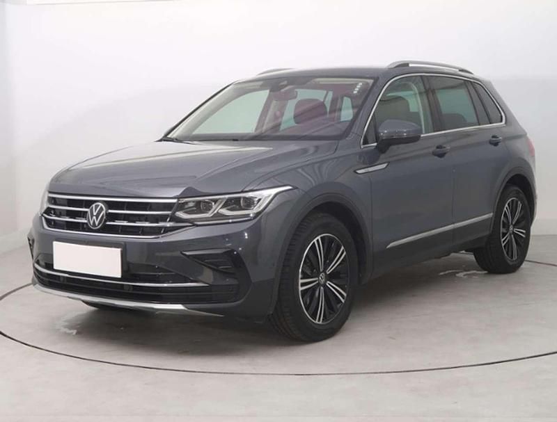 Gebraucht VW Tiguan Elegance 150 PS (110 kW) 2024 Delfingrau (metallic) SUV