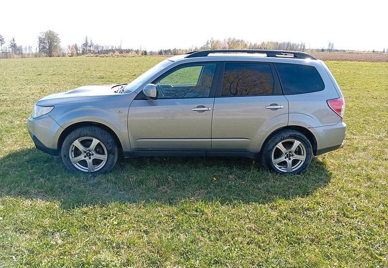 Usata Subaru Forester 150 CV (110 kW) 2011 Argento SUV