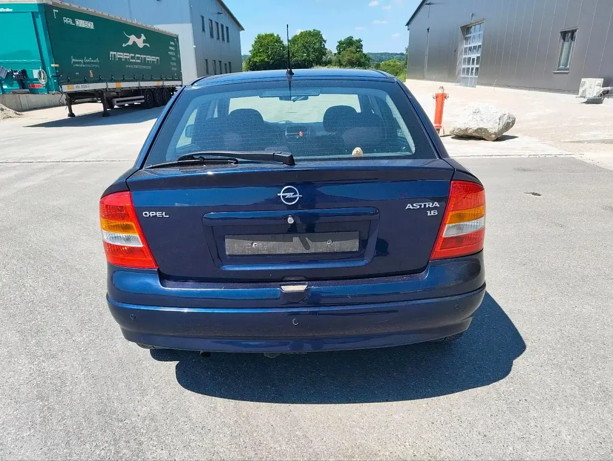 Gebraucht Opel Astra 105 PS (77 kW) 1998 Blau Limousine
