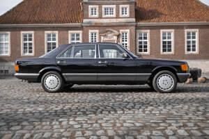 Second-hand Mercedes 500 231 CP (169 kW) 1982 Negru Berlinǎ