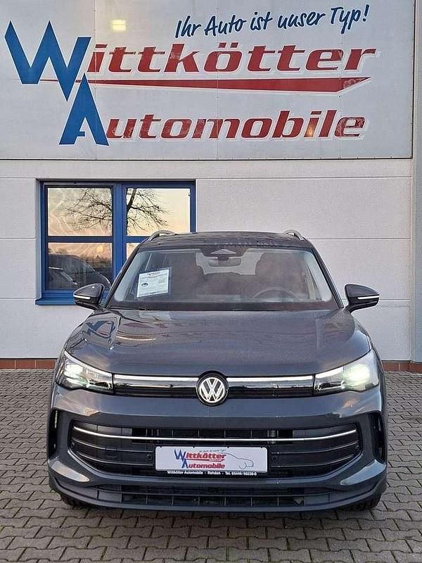 Neu VW Tiguan 150 PS (110 kW) 2025 Delfingrau SUV