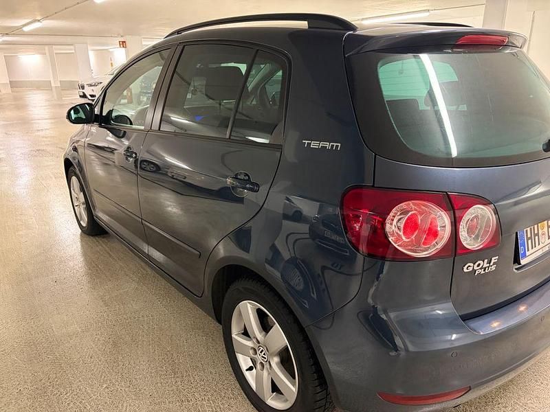 Gebraucht VW Golf VI Team 105 PS (77 kW) 2010 Blau Kleinwagen