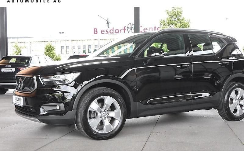 Schwarz Gebraucht 2021 Volvo XC40 Momentum SUV | 23.799 € (Fairer Preis) - Bild 1/4