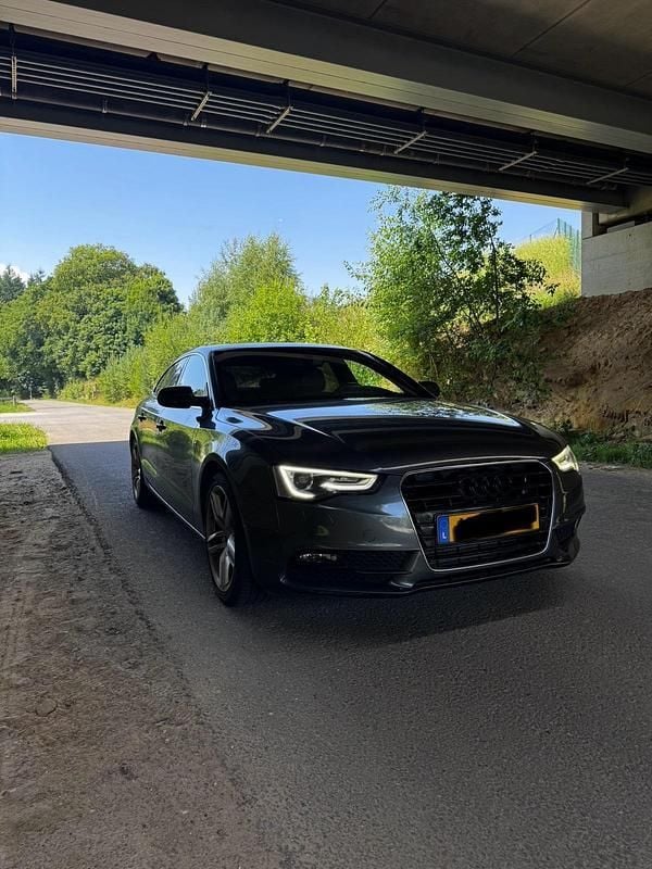 Grau Gebraucht 2019 Audi A5 Coupé | 12.000 € - Bild 1/4