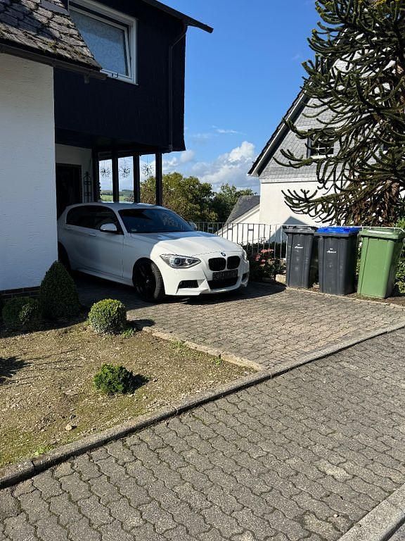 Weiß Gebraucht 2012 BMW 116 M Sport Kleinwagen | 9.700 € (Fairer Preis) - Bild 1/4
