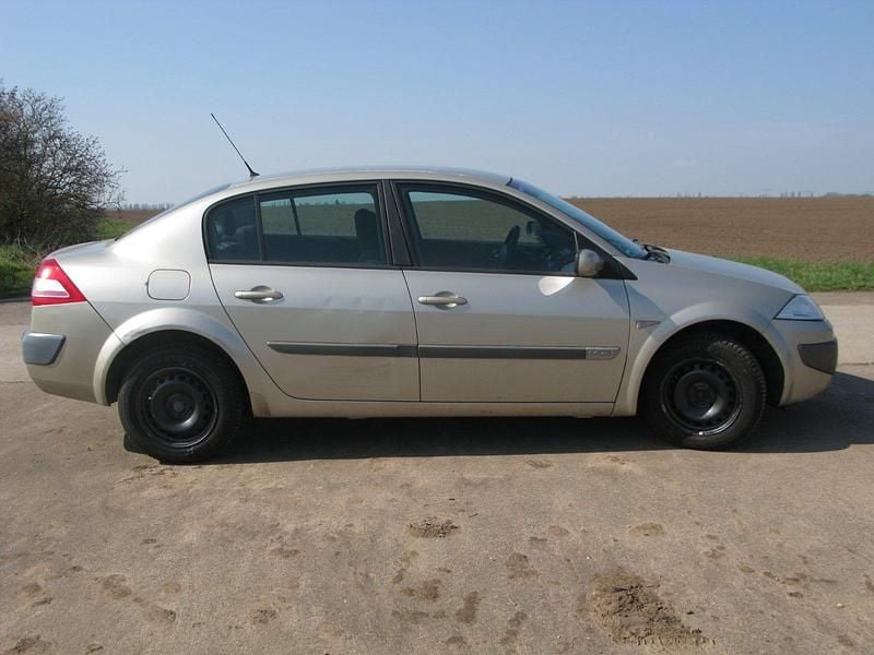 Gebraucht Renault Mégane II 111 PS (81 kW) 2008 Silber Limousine