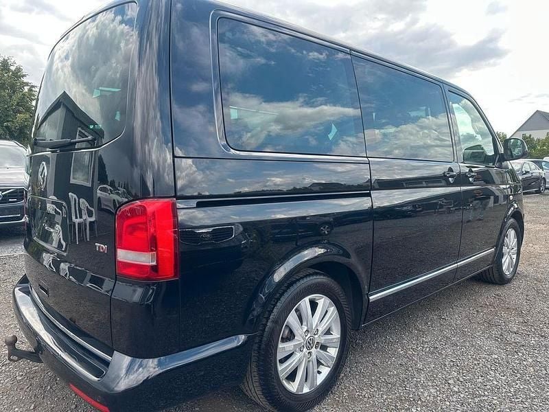 Używany VW Multivan Highline 179 KM (131 kW) 2015 Czarny Minivan