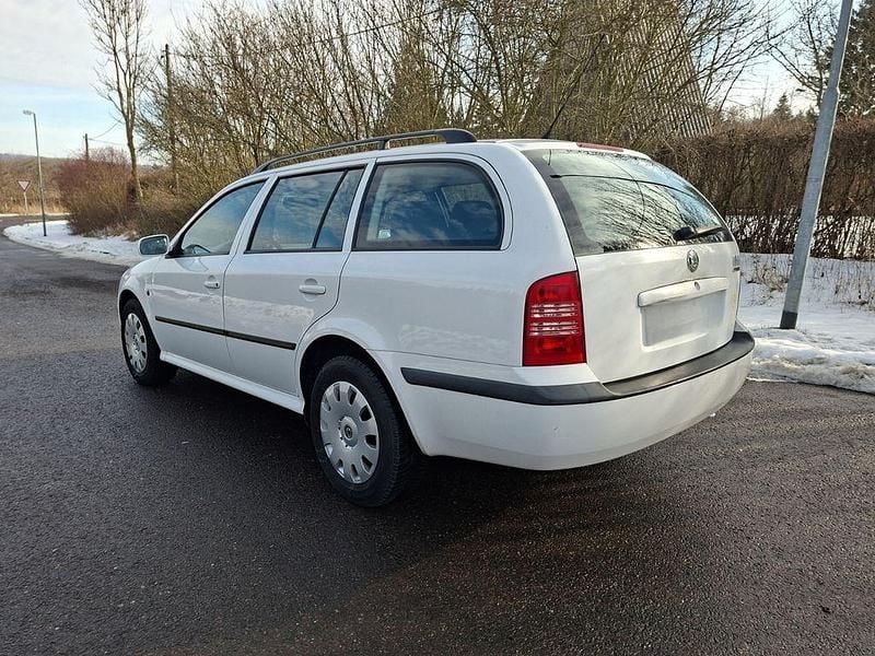 Gebraucht Skoda Octavia Ambiente 102 PS (75 kW) 2009 Weiß Limousine