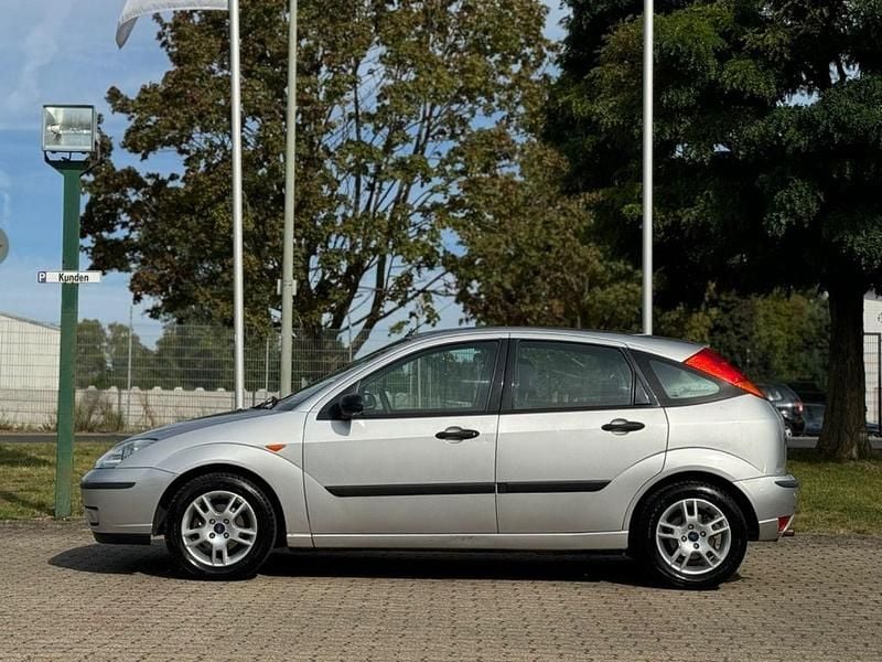Gebraucht Ford Focus Trend 101 PS (74 kW) 2004 Silber Limousine