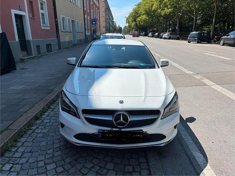 Weiß Gebraucht 2018 Mercedes CLA200 Limousine | 18.500 € (Guter Preis) - Bild 1/4