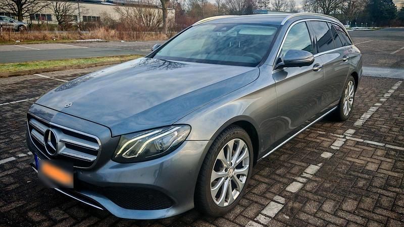 Gebraucht Mercedes E220 Avantgarde 194 PS (142 kW) 2017 Grau Kombi