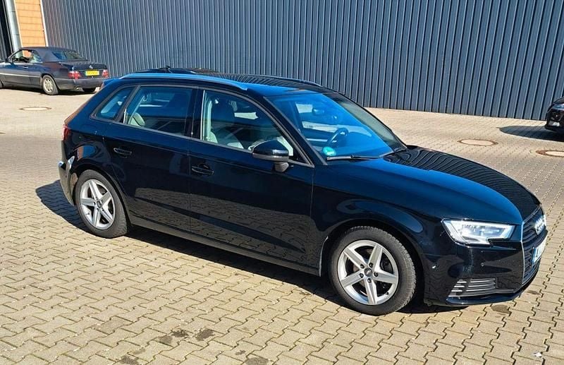 Gebraucht Audi A3 Design 150 PS (110 kW) 2017 Schwarz Limousine