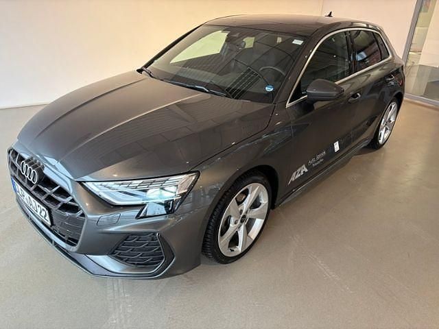Gebraucht Audi A3 S-Line 150 PS (110 kW) 2024 Daytonagrau perleffekt Limousine