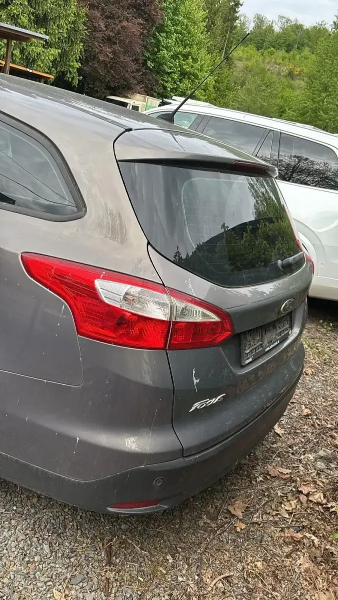 Gebraucht Ford Focus 100 PS (73 kW) 2014 Grau Kombi