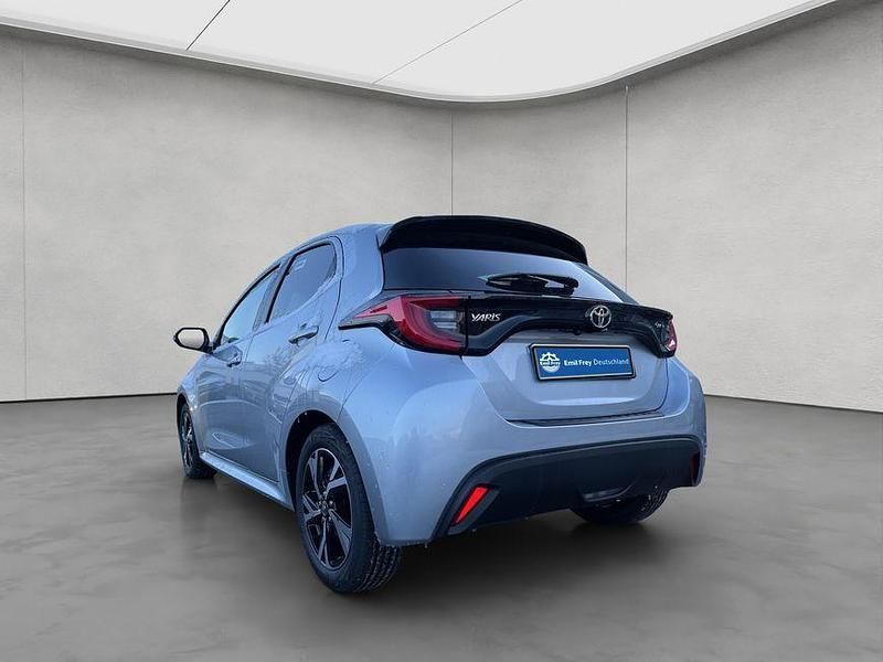 Gebraucht Toyota Yaris 92 PS (67 kW) 2025 Silber Limousine