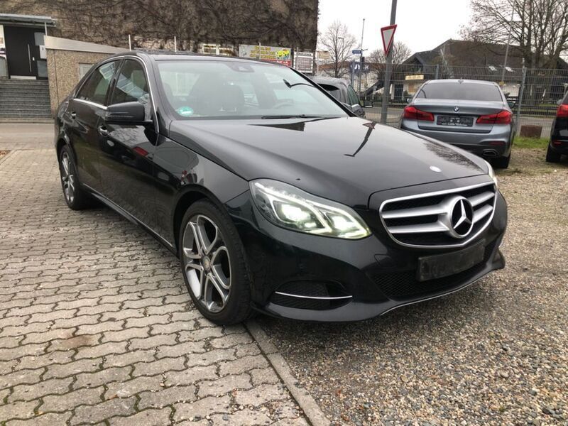 Schwarz Gebraucht 2013 Mercedes E220 Avantgarde Limousine | 17.900 € (Teuer) - Bild 1/4