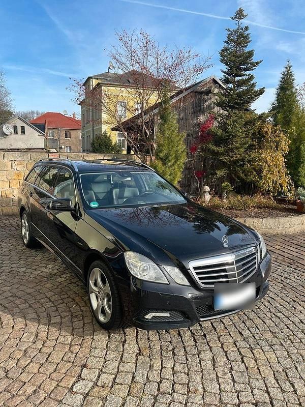 Gebraucht Mercedes E500 Avantgarde 387 PS (284 kW) 2009 Schwarz Kombi