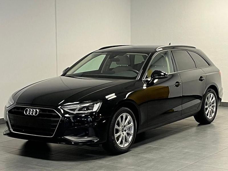 Brillantschwarz Gebraucht 2023 Audi A4 Kombi | 29.900 € (Guter Preis) - Bild 1/4