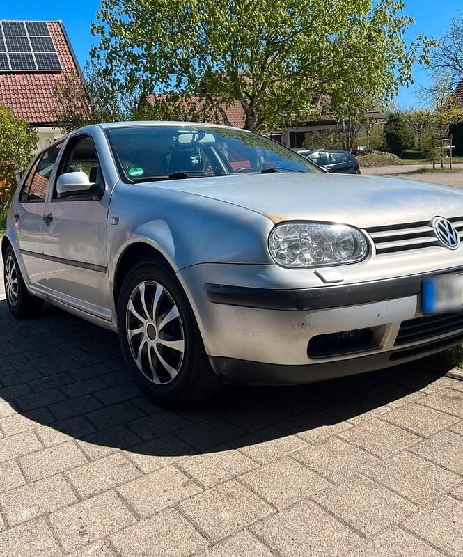 Usata VW Golf IV 101 CV (74 kW) 2000 Argento Berlina