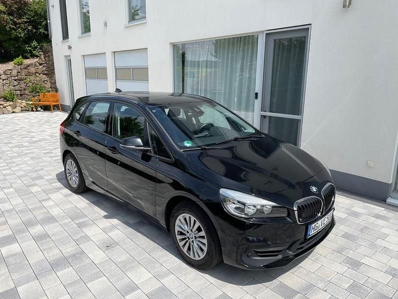 Gebraucht BMW 218 Active Tourer Advantage 150 PS (110 kW) 2020 Schwarz Van / Kleinbus