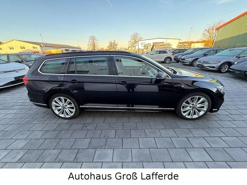 Gebraucht VW Passat R-line 200 PS (147 kW) 2023 Schwarz Kombi