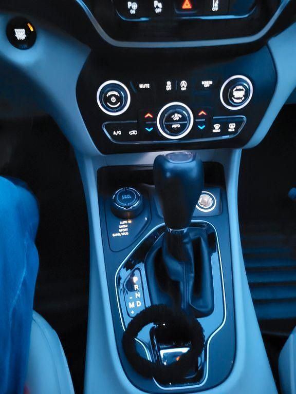 Gebraucht Jeep Cherokee Limited 194 PS (142 kW) 2020 Schwarz SUV